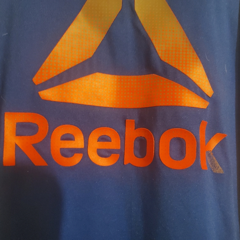 Athletic Reebok shirt. Child - Picture 2 of 5